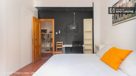 ¡Habitaciones en alquiler en piso de 5 habitaciones en Valencia! - VALENCIA