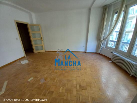 REF: Y078. INMOBILIARIA LA MANCHA VENDE PISO DE 210m2 PARA FEFORMAR EN PLENO CENTRO DE ALBACETE. - A