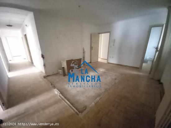 REF: Y078. INMOBILIARIA LA MANCHA VENDE PISO DE 210m2 PARA FEFORMAR EN PLENO CENTRO DE ALBACETE. - A