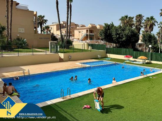 Magnifico bungalow  reformado con amplia terraza y piscina comunitaria - ALICANTE