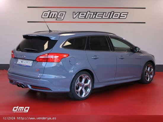 Ford Focus Sportbreak 2.0 EcoBoost ASS 250Cv ST 5p. - Rubí