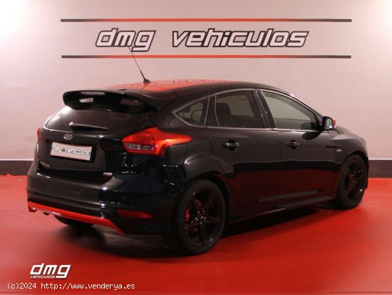 Ford Focus 1.0 Ecoboost 125cv ST Line Red & Black - Rubí