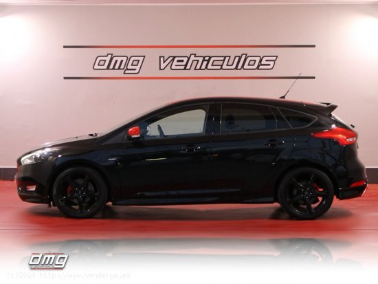 Ford Focus 1.0 Ecoboost 125cv ST Line Red & Black - Rubí