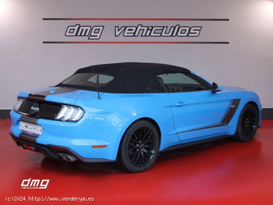 Ford Mustang 5.0 TiVCT V8 331KW Mustang GT AT Convert. 2p 450Cv - Rubí