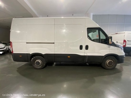 Iveco Daily Furgón 35S12 V 3520L H2 12.0 120cv - GARANTIA MECANICA - Barcelona