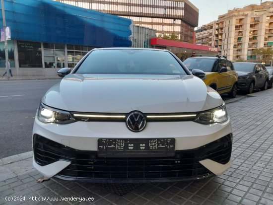 Volkswagen Golf VIII 2.0 TSI R 4MOTION - Barcelona