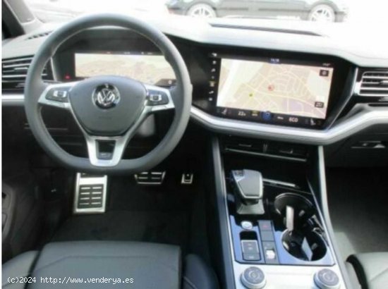 Volkswagen Touareg 3.0 TDI R-LINE - Barcelona