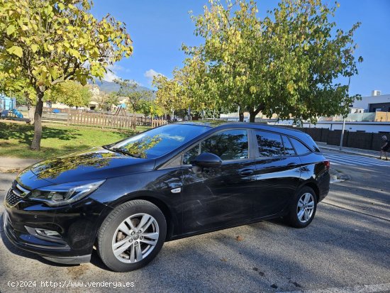 Opel Astra Sports Tourer  SELCTIVE ST 115 CV AUTOMÀTICO. - Sant Celoni