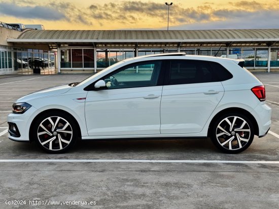 Volkswagen Polo GTI 2.0 TSI con TECHO PANORÁMICO, LLANTA 18