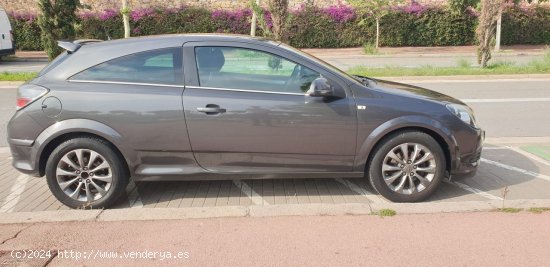 Opel Astra GTC 3P  1.6 - Barcelona