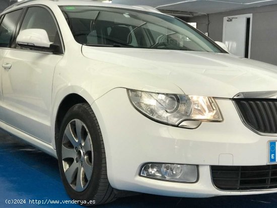 Skoda Superb  Combi 2.0 TDI DSG - Santa Perpetua de Mogoda