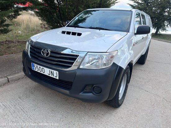 Toyota Hilux 2.5 D4D - Burgos