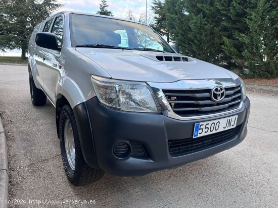 Toyota Hilux 2.5 D4D - Burgos