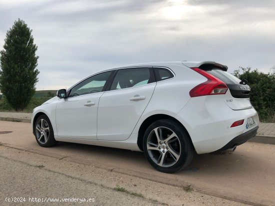 Volvo V40 D3 AUTO - Burgos