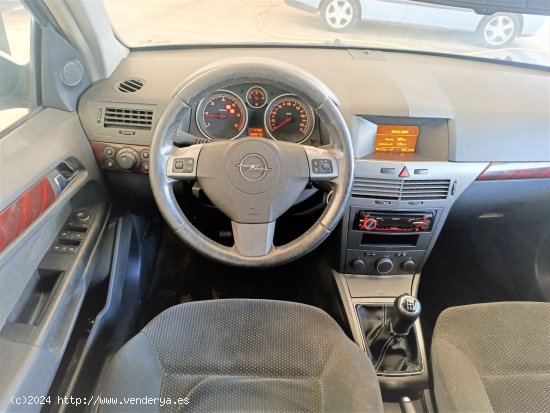 Opel Astra 1.7 CDTI COSMO - Cornella de Terri