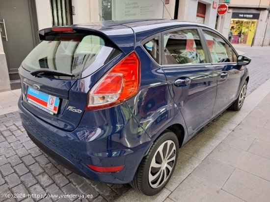 Ford Fiesta 1250 Trend gasolina etiq. medioambiental verde C con 45.000 Km. - Barcelona