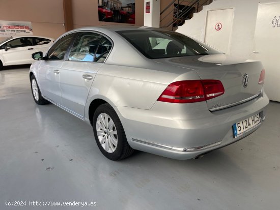 Volkswagen Passat 1.6 TDI 105cv Edition BlueMotion Tech - Reus