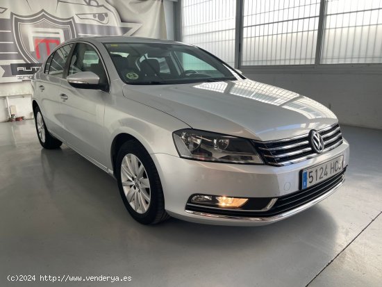 Volkswagen Passat 1.6 TDI 105cv Edition BlueMotion Tech - Reus