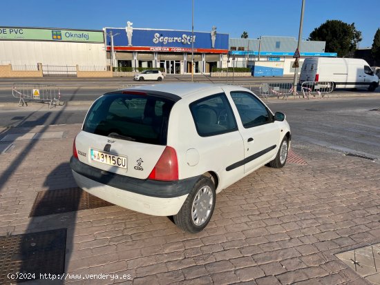 Renault Clio 2 Automático - Málaga