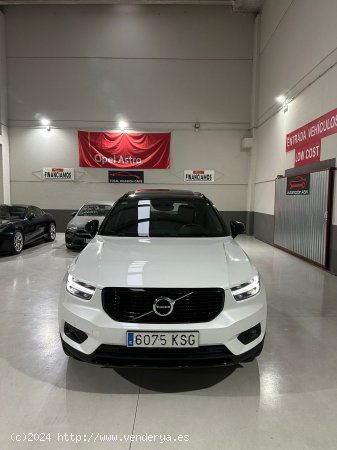  Volvo XC40 D4 R-DESIGN 2.0 190CV 2019 - Churriana de la Vega 