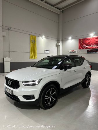 Volvo XC40 D4 R-DESIGN 2.0 190CV 2019 - Churriana de la Vega