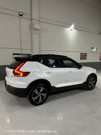 Volvo XC40 D4 R-DESIGN 2.0 190CV 2019 - Churriana de la Vega