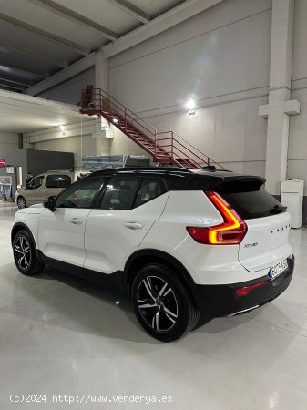 Volvo XC40 D4 R-DESIGN 2.0 190CV 2019 - Churriana de la Vega