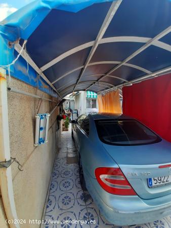 REF.- 39 - Dúplex adosado con piscina privada en Zona Carrefour – Torrevieja - ALICANTE