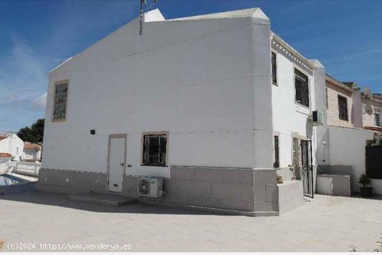 REF.- 40 - Chalet en venta en Los Balcones - Los Altos – Torrevieja - ALICANTE