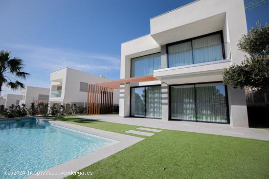 Villa de lujo con jardin y piscina privada Sierra Cortina Finestrat - ALICANTE