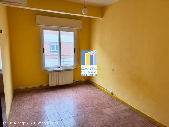 PISO EN VENTA DE 3 DORMITORIOS EN ZONA CENTRO, ZAMORA. - ZAMORA