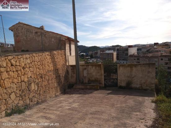 TERRENO URBANO CON CASA PARA REFORMAR EN CALLOSA D'EN SARRIÀ - ALICANTE