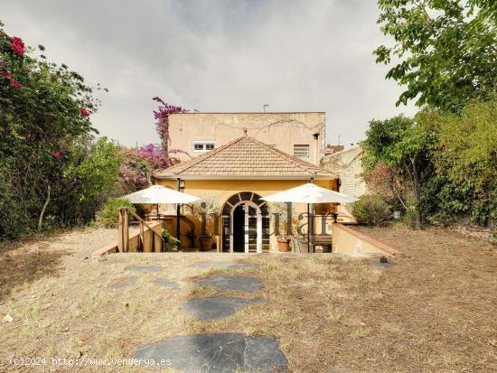 Casa con encanto y gran jardín - BARCELONA