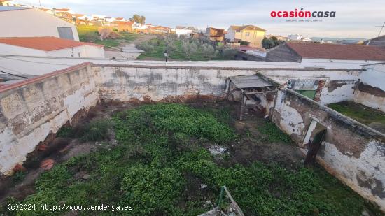 TERRENO URBANO CON POZO Y NAVE - CORDOBA