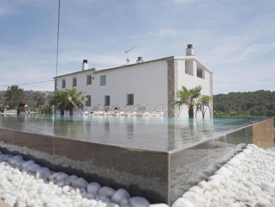 DISFUTA DE LA NATURALEZA CON ESTA HABITACIÓN DE ALQUILER Y ESTE COMPLEJO DE LUJO EN MANRESA - BARCE