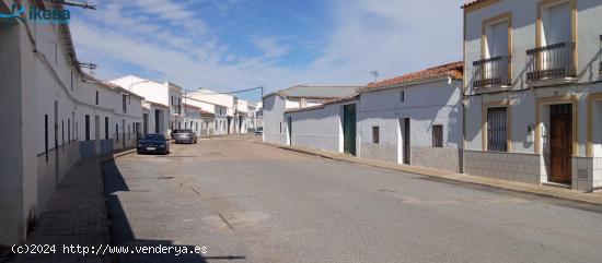 Venta de Casa en Ahillones - Badajoz - BADAJOZ