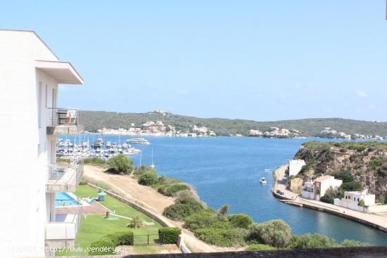  ACOGEDOR PISO CON INCREIBLES VISTAS AL MAR Y AL PUERTO DE MAHON - BALEARES 