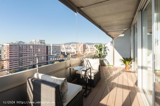 Exclusivo Piso en Poblenou con Vistas Inigualables, Piscina y Confort Absoluto - BARCELONA