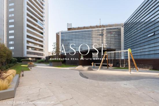 Exclusivo Piso en Poblenou con Vistas Inigualables, Piscina y Confort Absoluto - BARCELONA