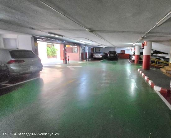 Plaza de parking vigilado con fácil maniobra! - BARCELONA