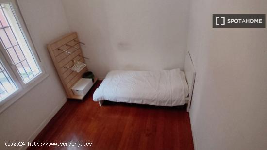 Se alquila habitación en piso de 3 dormitorios en Bilbao - VIZCAYA