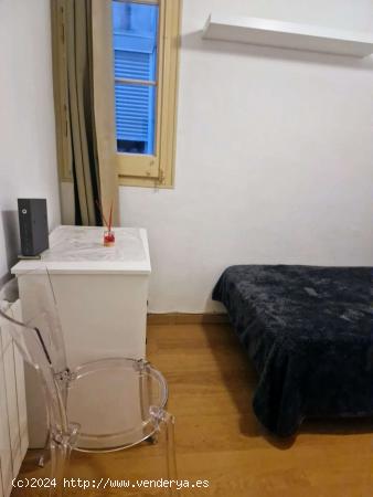  Habitación en piso compartido en barcelona. - BARCELONA 