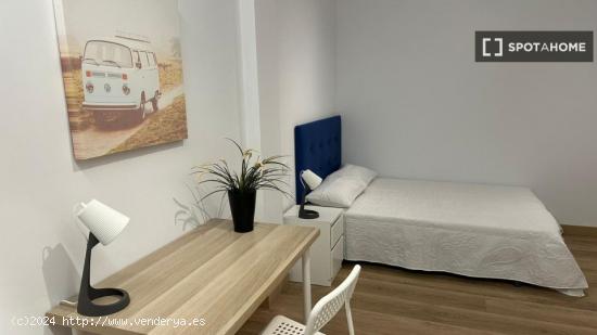 Habitación en piso compartido en Torrelavega - CANTABRIA