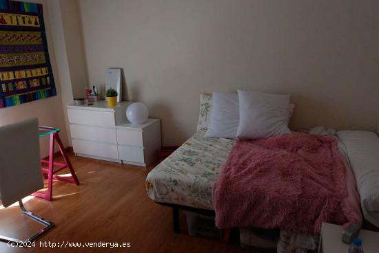  Alquiler de habitaciones en piso de 5 dormitorios en Zaragoza - ZARAGOZA 