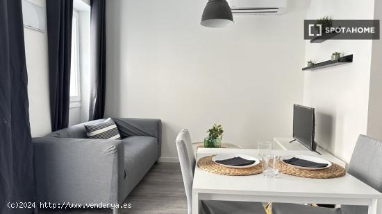 Apartamento de 1 dormitorio en alquiler en Lucero - MADRID