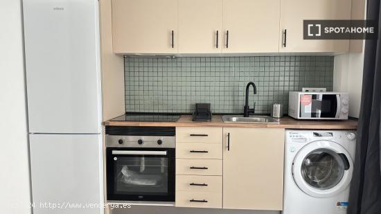 Apartamento de 1 dormitorio en alquiler en Lucero - MADRID