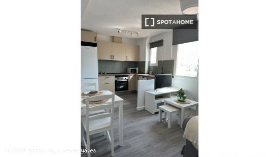 Apartamento de 3 habitaciones en alquiler en Lucero - MADRID