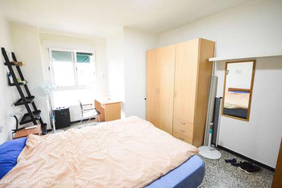  Habitaciones para alquilar en apartamento de 3 dormitorios en Valencia - VALENCIA 