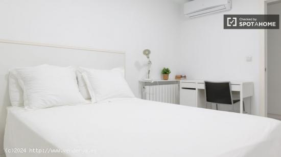 Habitación en alquiler en un apartamento de 3 dormitorios en Centro, Madrid - MADRID