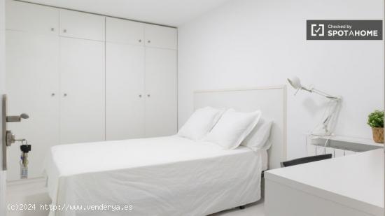 Habitación en alquiler en un apartamento de 3 dormitorios en Centro, Madrid - MADRID